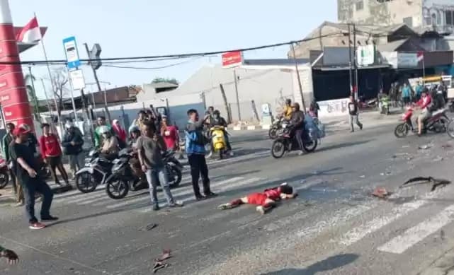 Kondisi lokasi pasca kecelakaan beruntun di Plumpang Semper