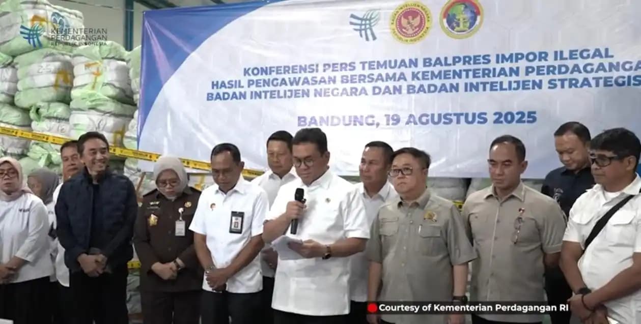 Konferensi pers di Kawasan Industri De Primata 1, Desa Tegalluar, Kabupaten Bandung