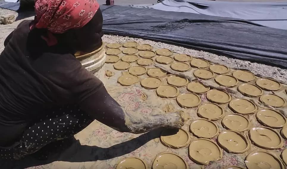 Miris! Demi Bertahan Hidup, Warga Haiti Makan Kue dari Lumpur