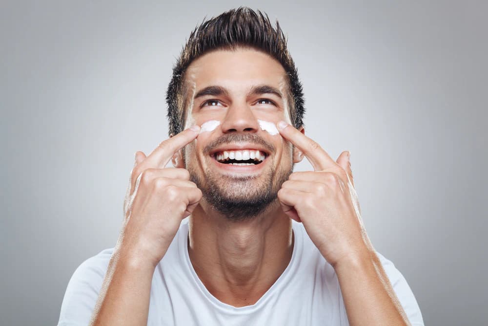 Ketahui! 6 Tips Mengatasi Wajah Kusam dan Berminyak Pada Pria