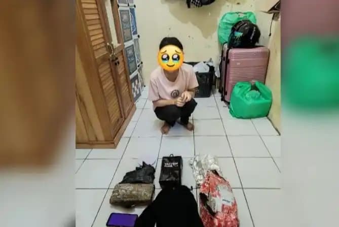 Mahasiswi Edarkan Ganja