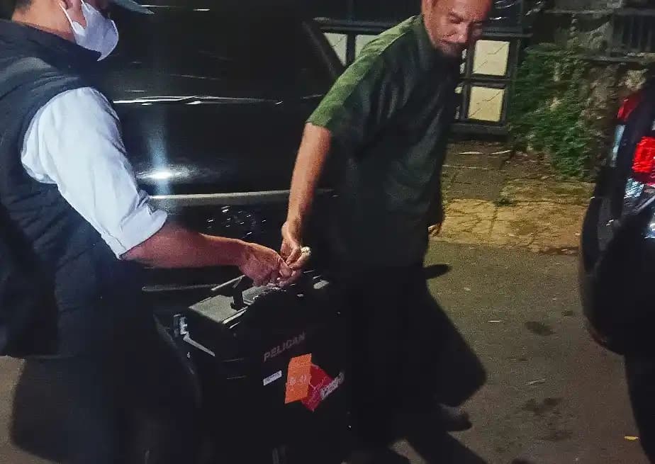 Malam-malam KPK Geledah Rumah Heri Gunawan di Ciputat, Ini Barang yang Diamankan