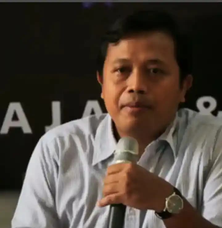 Manager Riset di Sekretariat Nasional Forum Indonesia untuk Transparansi Anggaran Badiul Hadi