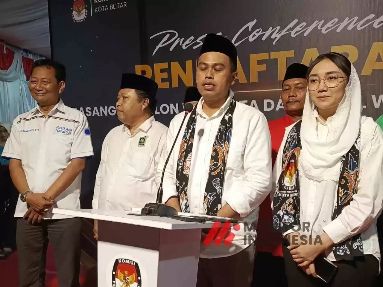 Mas Ibin saat menyampaikan keterangan pers usai melakukan pendaftaran
