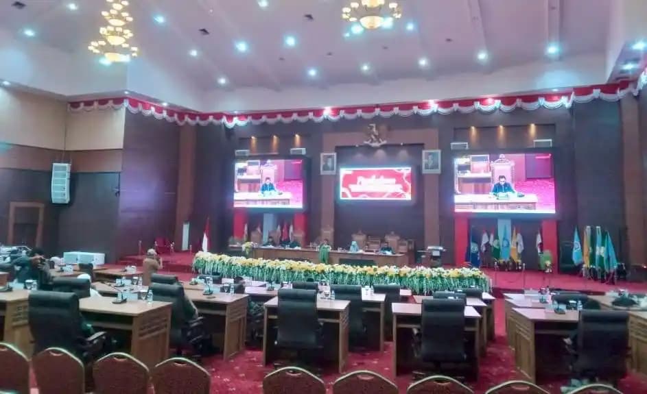 Masa Persidangan Ketiga Tahun Sidang 2024/2025 melalui Rapat Paripurna ke-21 yang digelar di Gedung DPRD Provinsi, Sofifi, Senin (26/5/2025)
