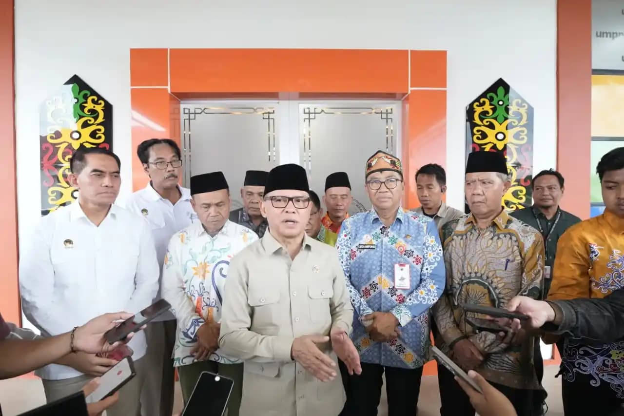 Menteri KP2MI Mukhtarudin dalam kunjungan kerja ke Universitas Muhammadiyah Palangka Raya. (Dok. KemenP2MI)