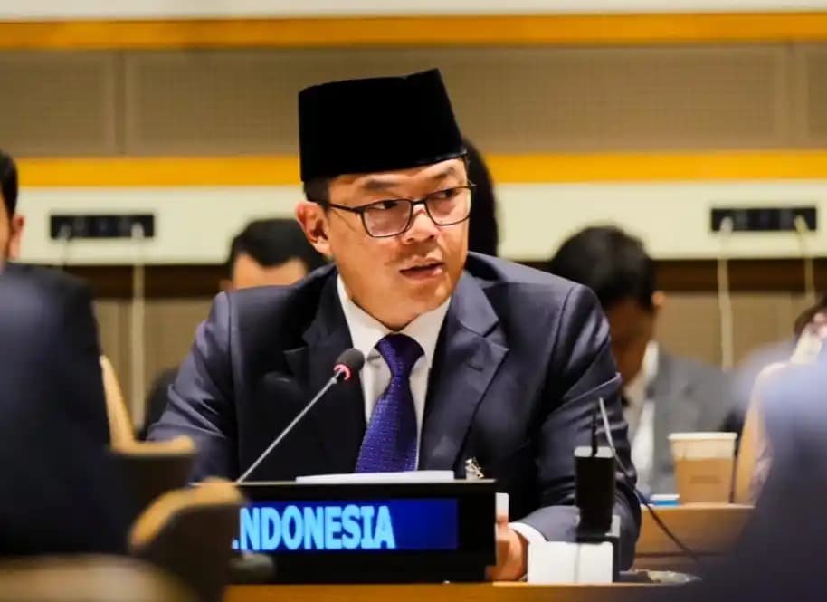 Menteri Luar Negeri Sugiono