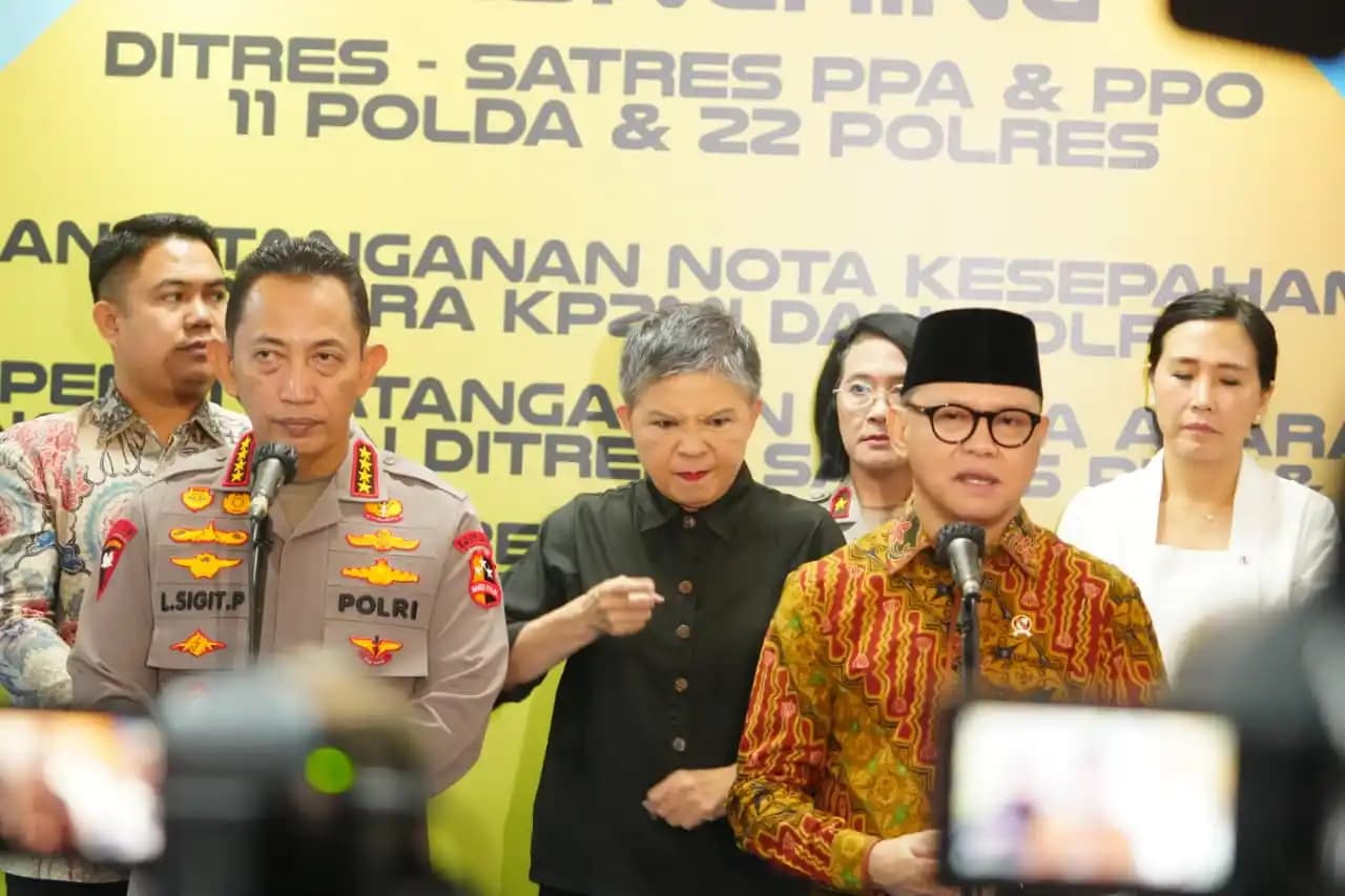 Menteri P2MI Mukhtarudin dan Kapolri Jenderal Listyo Sigit Prabowo di Mabes Polri. (Dok. KemenP2MI)