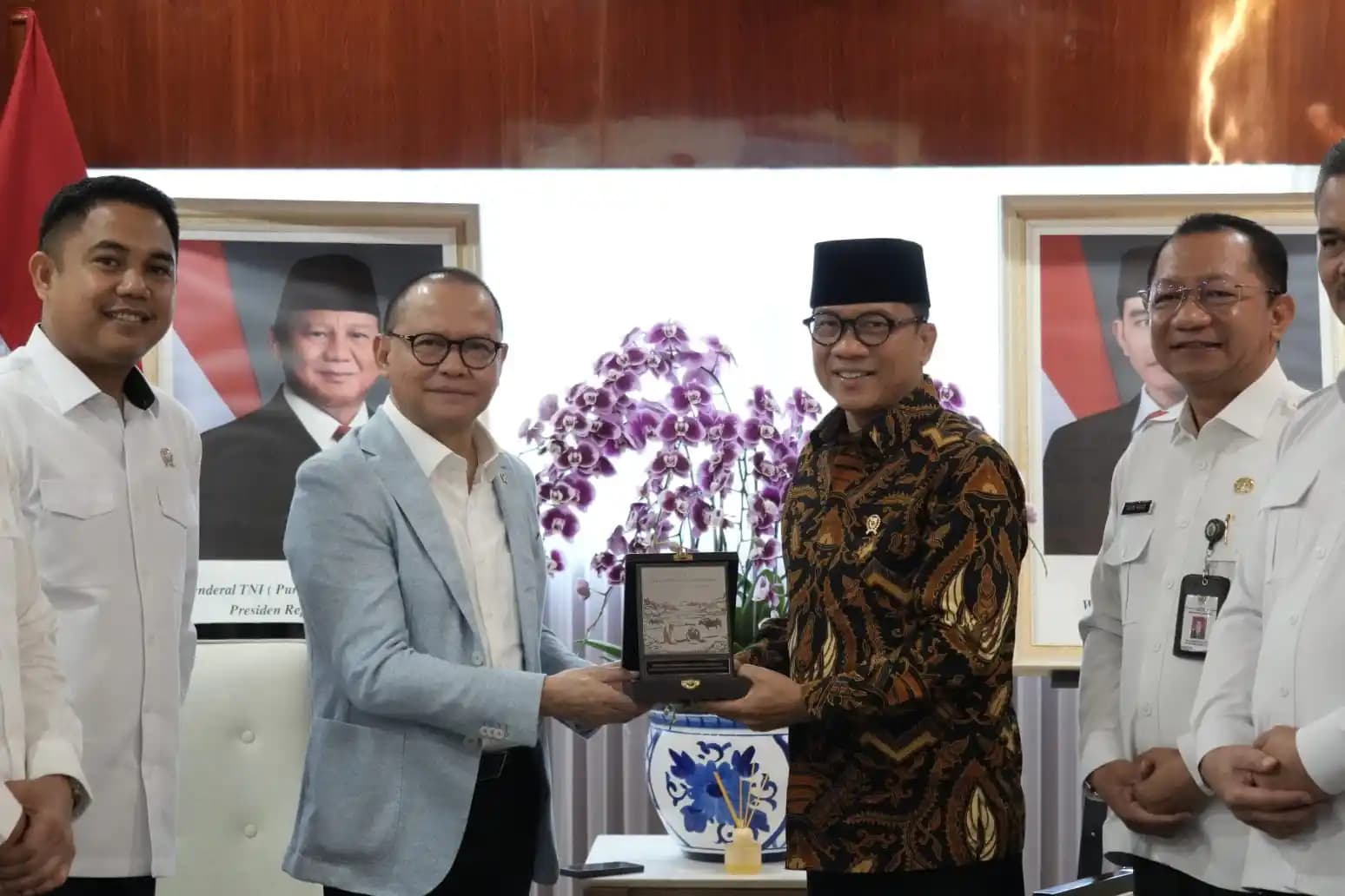 Menteri P2MI Mukhtarudin menerima audiensi Mendes PDTT Yandri Susanto di Kantor KemenP2MI. (Dok. KemenP2MI)