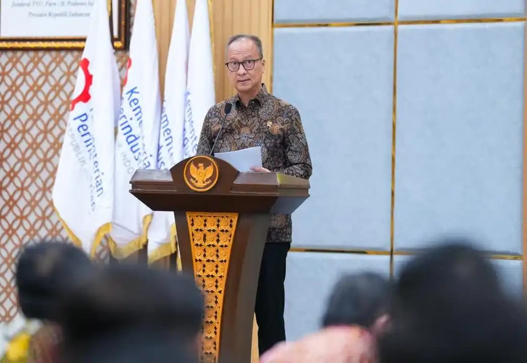 Menteri Perindustrian Agus Gumiwang Kartasasmita