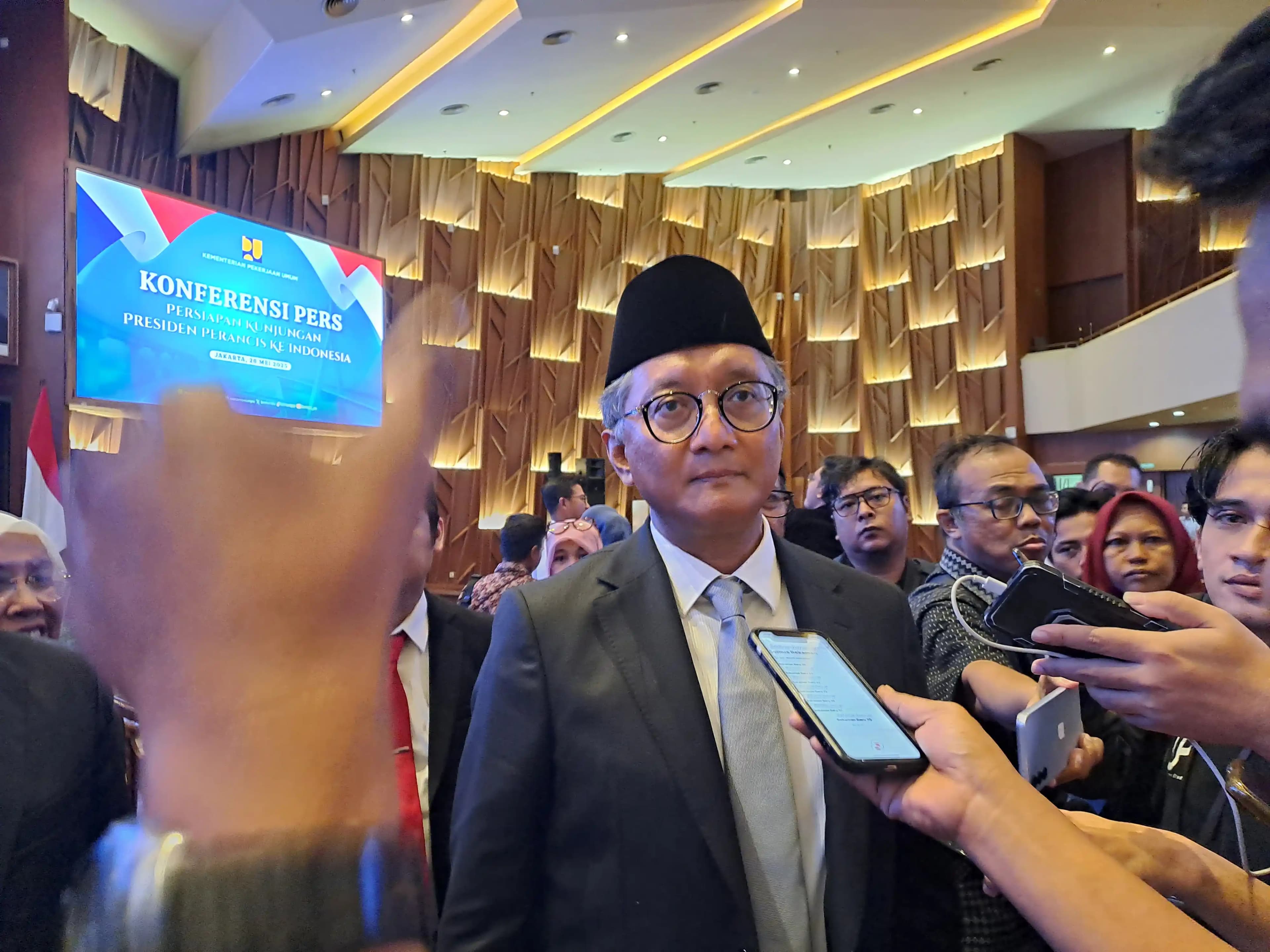 Menteri PU Dody Hanggodo saat beberkan kenjungan Presiden Prancis Macron Candi Borobudur. (Foto.Rizal)