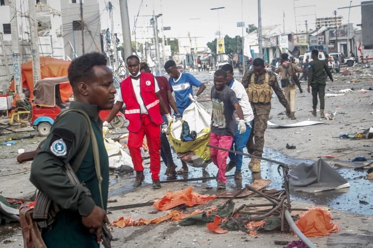 Setidaknya 100 Orang Tewas, 300 Lainnya Luka-luka Akibat Dua Ledakan Bom di Somalia