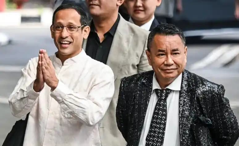 Nadiem Makarim bersama Hotman Paris tiba di Kejagung