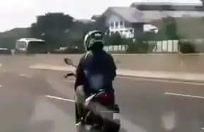 Nyasar Masuk Tol Tomang, Pemotor Kena Palak Rp 500 Ribu