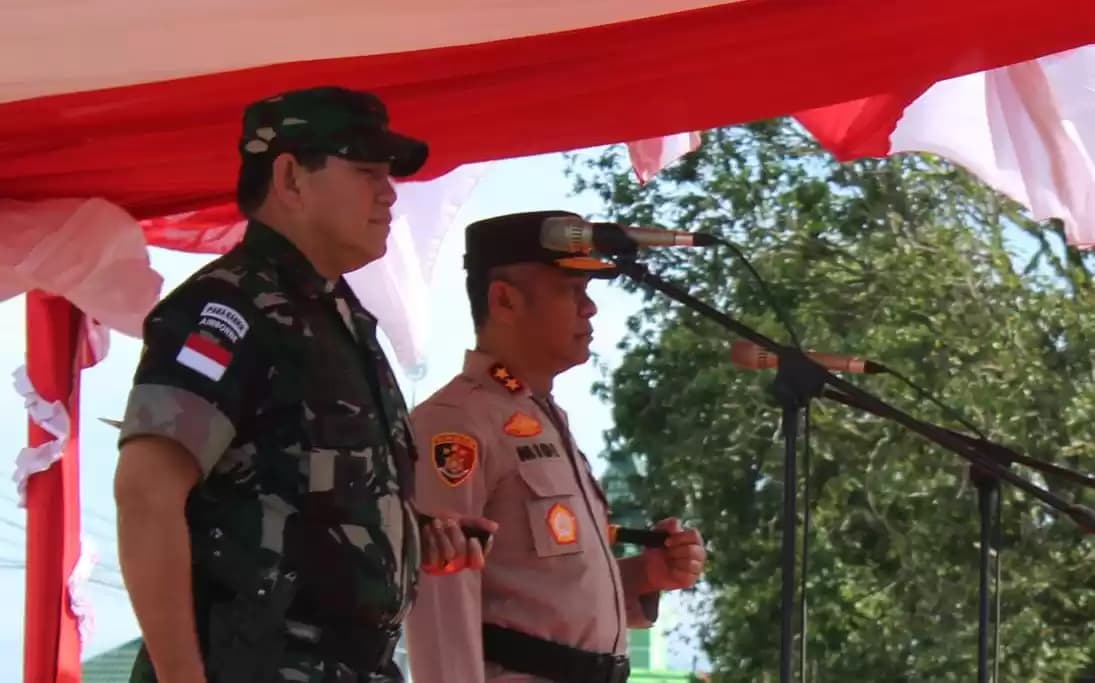 Pangdam XV/Pattimura, Mayjen TNI Syafrial, didampingi Kapolda Maluku Utara, Irjen Polisi Midi Siswoko, pimpin Apel Gelar Pasukan untuk pengamanan Pemilihan Kepala Daerah (Pilkada) serentak di Provinsi Maluku Utara tahun 2024 (Foto: Istimewa)