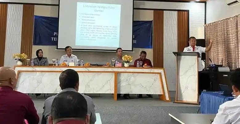 Para narasumber dari Ditjen Pemasyarakatan, Polresta Jambi, dan Bapas Kelas I Jambi saat kegiatan sosialisasi KUHP baru dan restorative justice