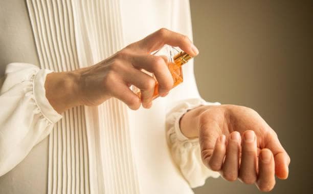 Wanita Wajib Tahu! Ini 5 Aroma Parfum yang Membuat Anda Lebih Menarik