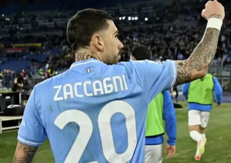 Pemain Lazio Mattia Zaccagini berselebrasi seusai mencetak gol