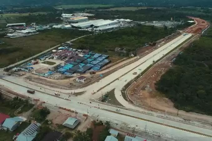 Pengerjaan jalan tol ruas Padang - Pekanbaru, Seksi Sicincin - Padang (Foto: Ist)