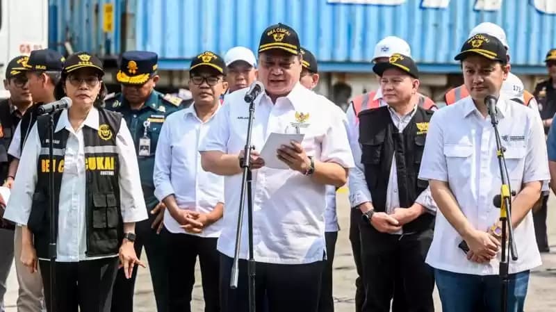 Penumpukan Kontainer di Pelabuhan