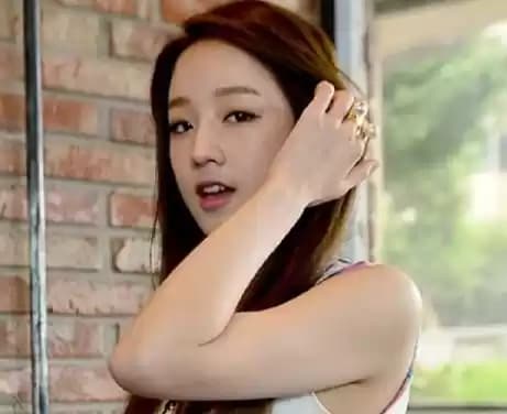 Penyanyi Park Bo Ram Meninggal Dunia