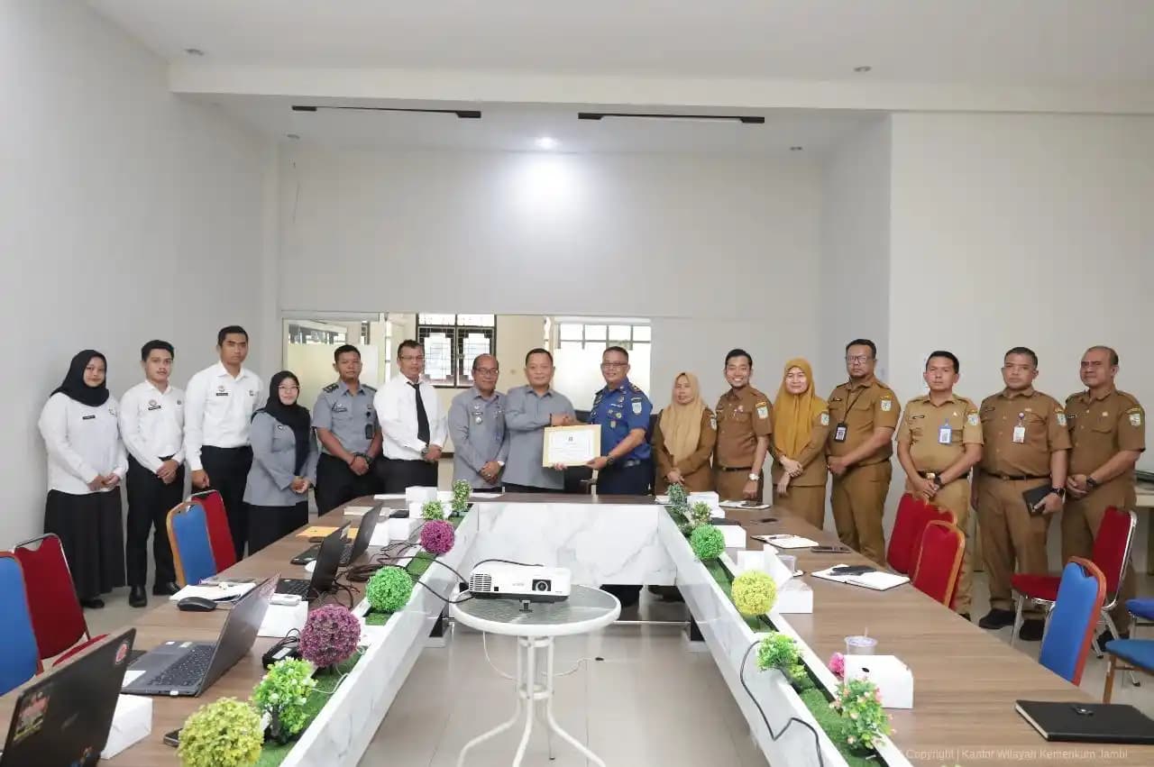 Penyerahanan dokumen hasil harmonisasi Ranperda BPBD