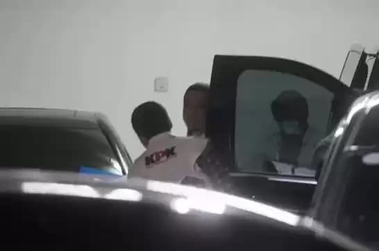Penyidik Komisi Pemberantasan Korupsi (KPK) melakukan pengeledahan di rumah dinas Menteri Pertanian Syahrul Yasin Limpo di perumahan Widya Chandra, Jakarta, Kamis (28/9/2023)