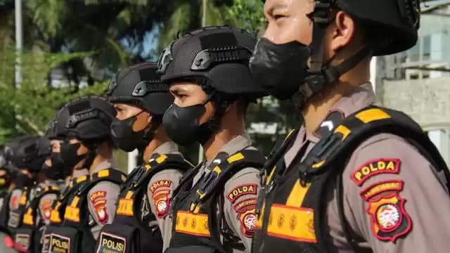 personel polisi