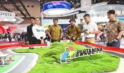 Pertamina menyabet penghargaan Best Booth Interactive Experience Di GIIAS 2025