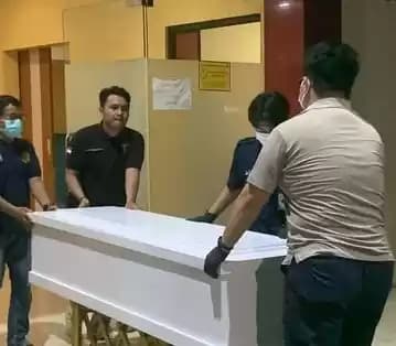 Peti jenazah Brigadir RAT yang tewas di dalam mobil