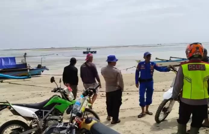 Petugas cari dua nelayan yang hilang di perairan laut Kabupaten Garut, Jawa Barat