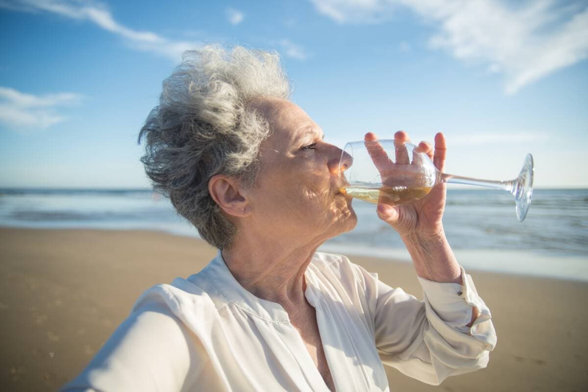 Efek Konsumsi Alkohol pada Kesehatan Lansia
