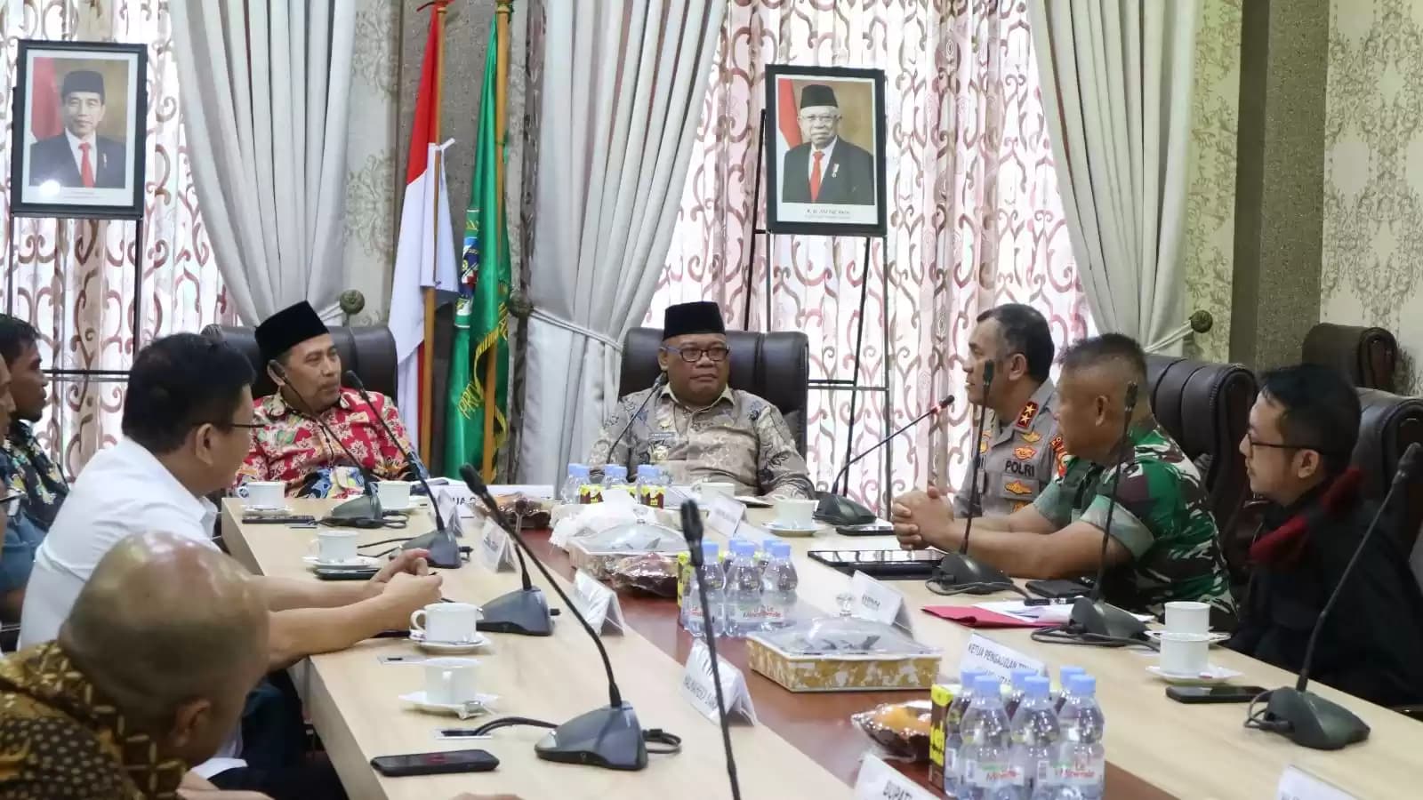 Pj Gubernur Malut Samsuddin A. Kadir melakukan pertemuan dengan Ombudsman RI, di kediaman dinas gubernur, di Ternate, Kamis (4/7/2024)