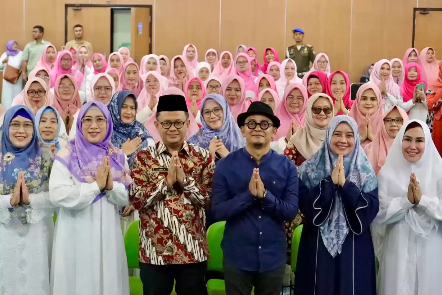 Pj TP PKK Kota Bekasi Didampingi Pj Wali Kota Dimomen Pengajian Rutin TP. PKK SeJawa Barat