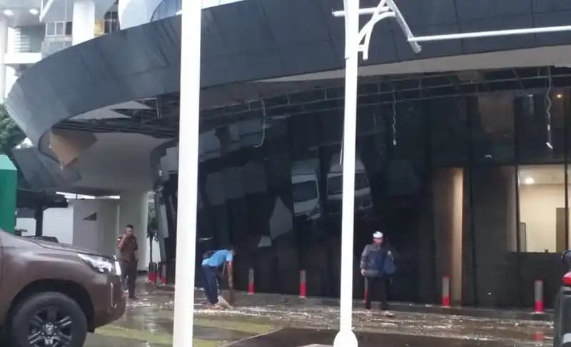Plafon Gedung Bundar Jampidsus Kejagung Ambrol, Kualitas Bangunan Dipertanyakan