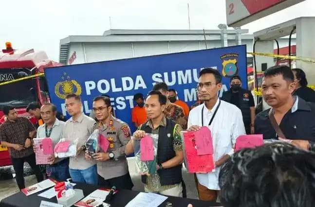 Polrestabes Medan mengungkap praktik pengoplosan BBM di SPBU Pertamina di Jalan Flamboyan Medan, Sumatra Utara