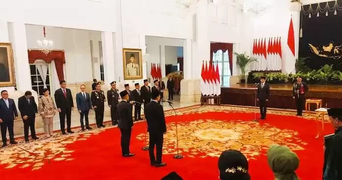 Presiden Jokowi melantik Irjen Pol. Eddy Hartono