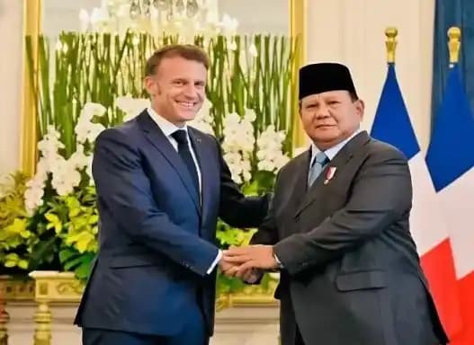 Presiden Prancis Emmanuel Macron dan Presiden Prabowo Subianto
