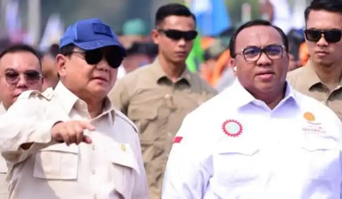 Presiden RI Prabowo Subianto bersama Presiden KSPSI Andi Gani
