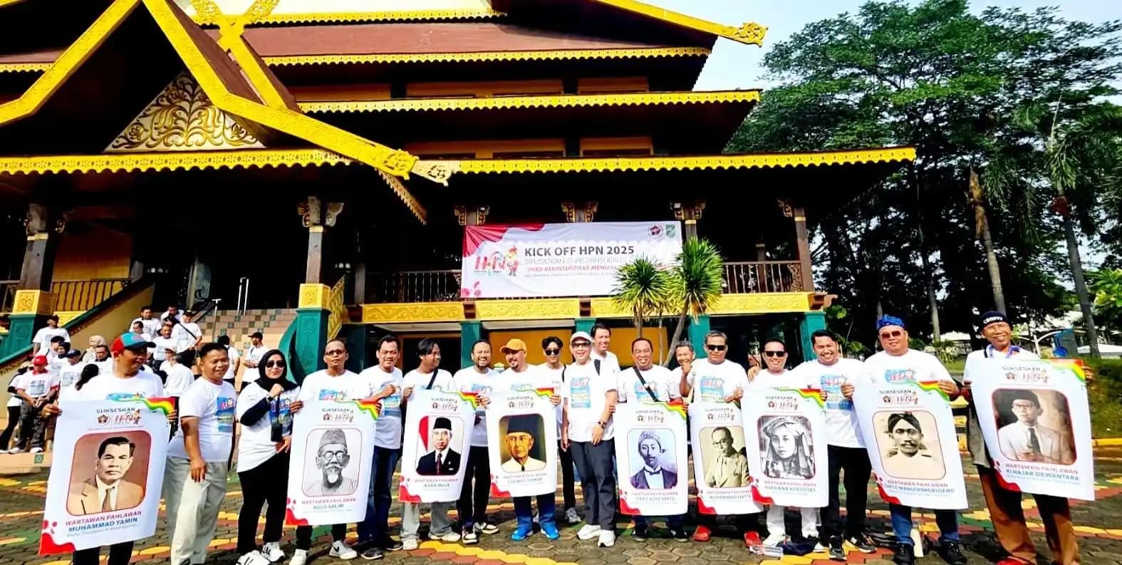 PWI Pusat menyelenggarakan acara Kick-Off Hari Pers Nasional (HPN) 2025 di Anjungan Provinsi Riau - Taman Mini Indonesia Indah (TMII) dengan membawa semangat Hari Pahlawan, Minggu (10/11/2024)