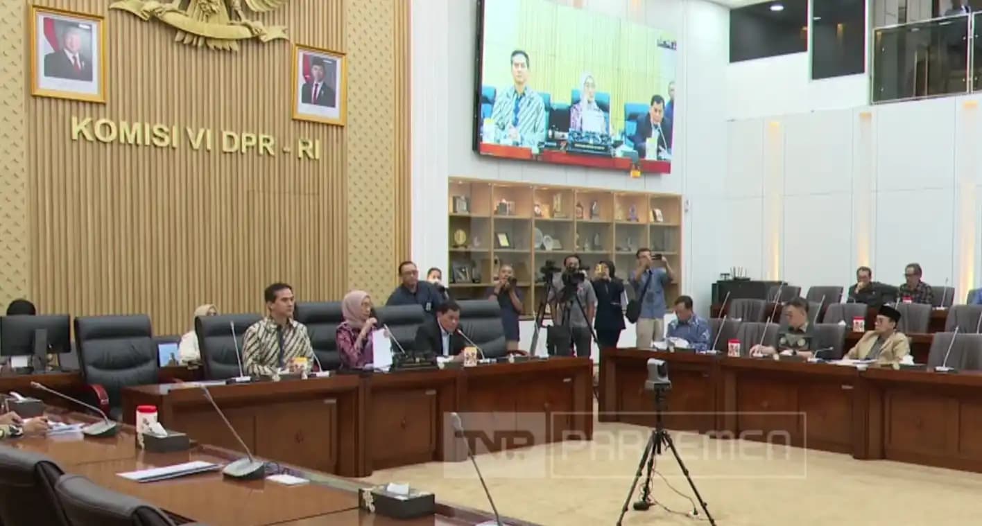 Rapat Dengar Pendapat Komisi VI DPR RI yang membahas impor 105 ribu pikap India untuk program Kopdes Merah Putih