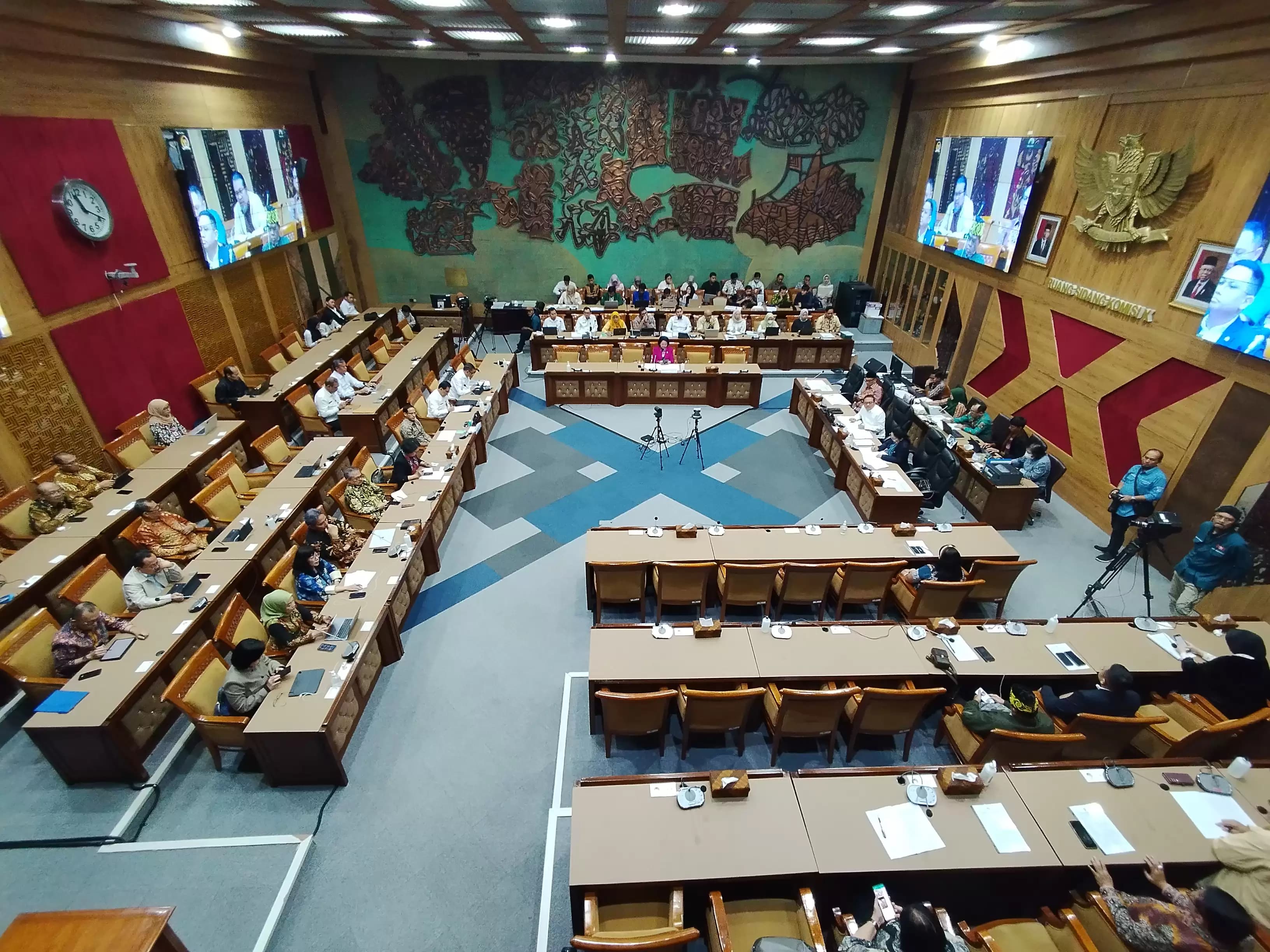Rapat kerja Komisi X bersama Pemerintah dan DPR RI untuk membahas RUU Bahasa Daerah (Foto: MI/Dhanis)