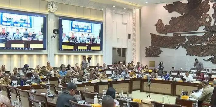 Rapat kerja Komisi XI DPR RI dengan menteri keuangan
