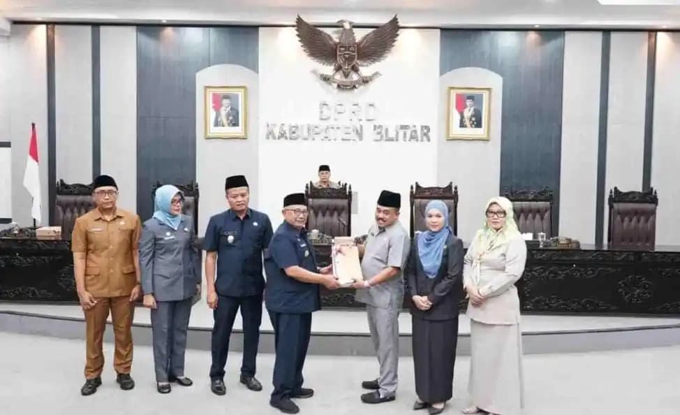 Rapat Paripurna DPRD Kabupaten Blitar Bahas Nota Keuangan dan Raperda APBD 2026