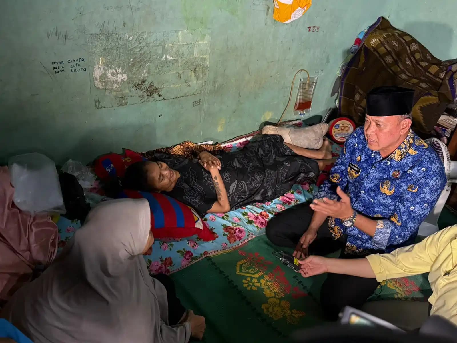 Ratih Terbaring Di Rumahnya diduga menderita Kelumpuhan