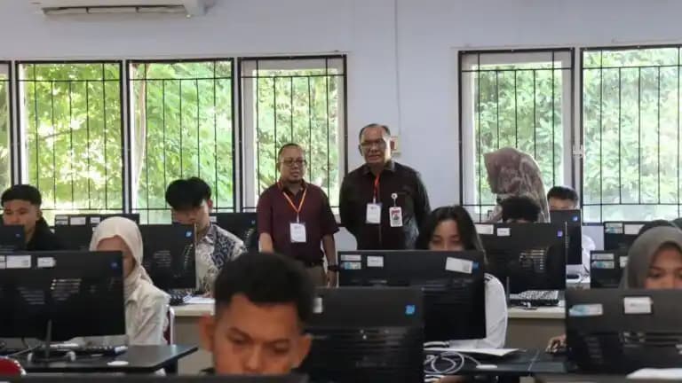 Rektor UNJA bersama jajaran wakil rektor meninjau langsung pelaksanaan SMMPTN-Barat 2025