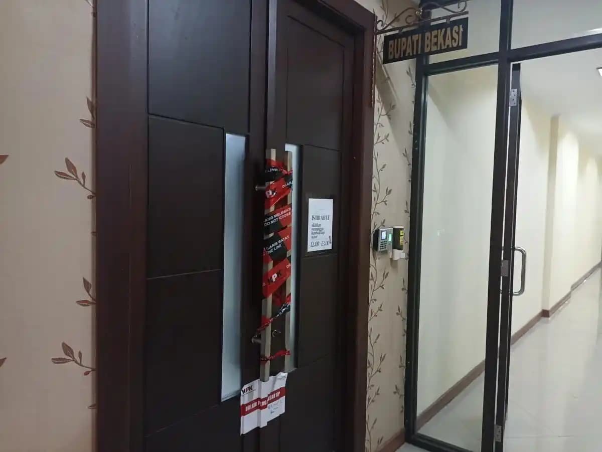 Ruang Kerja Bupati Bekasi Disegel KPK, Ada Apa