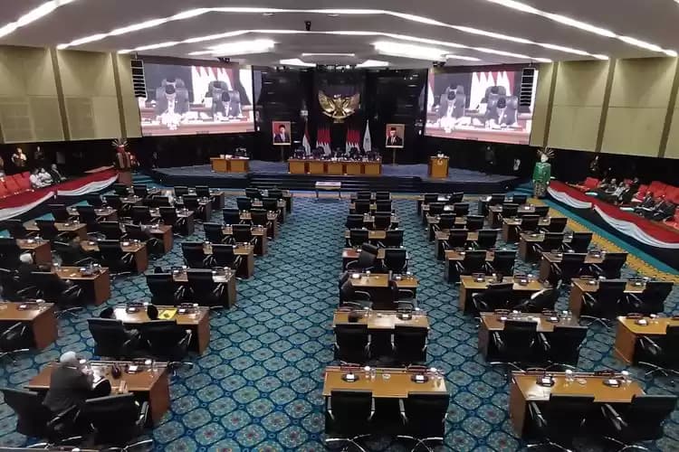 Ruang Rapat Paripurna DPRD DKI Jln Kebon Sirih, Jakarta Pusat, tempat pelantikan Gubernur DKJ hasil Pilkada Gubernur DKI 2014 - 2029.