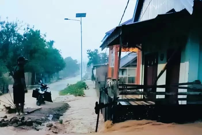 rumah terendam banjir