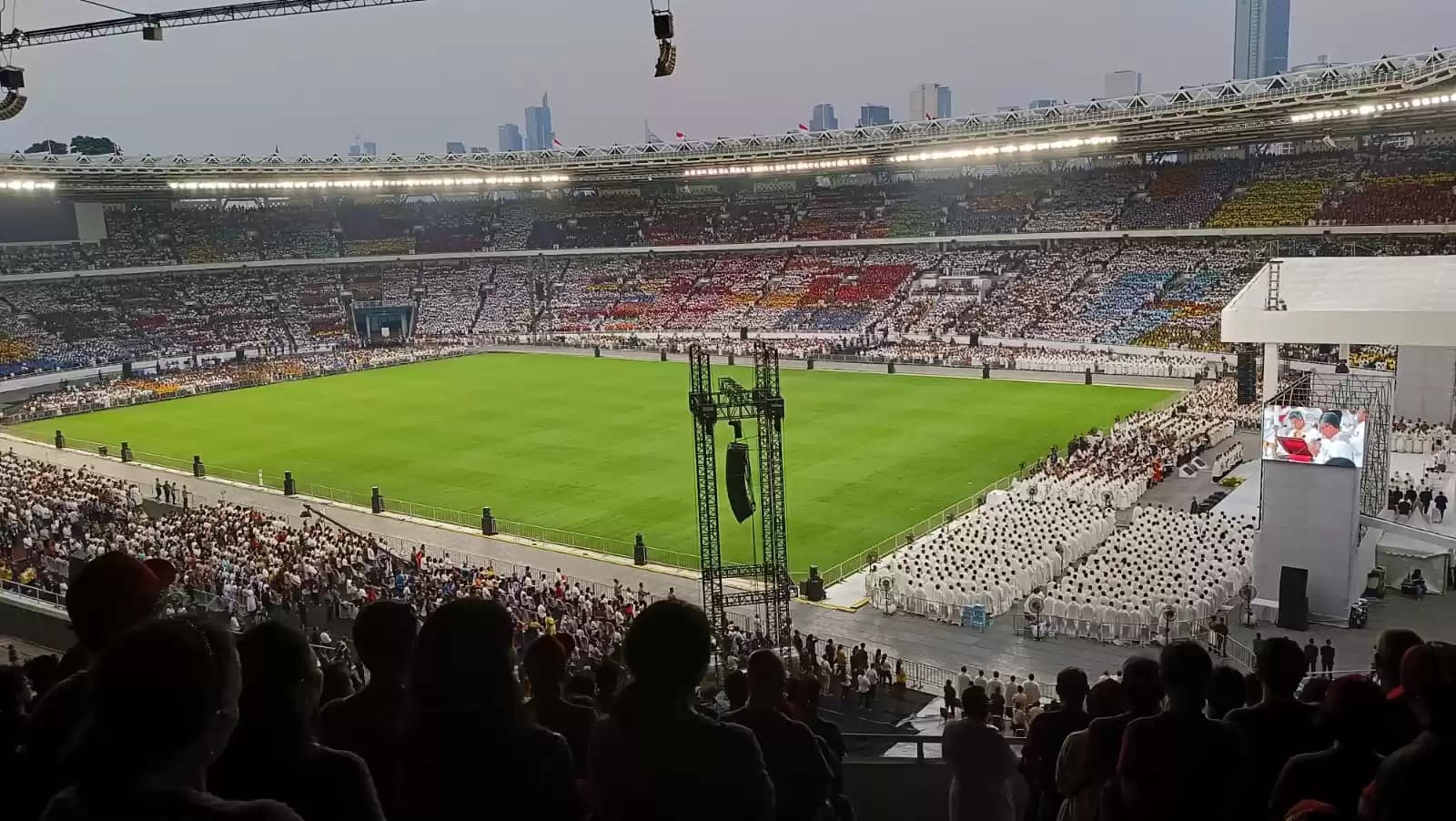 Rumput Stadion Utama Gelora Bung Karno Tak Terinjak-injak